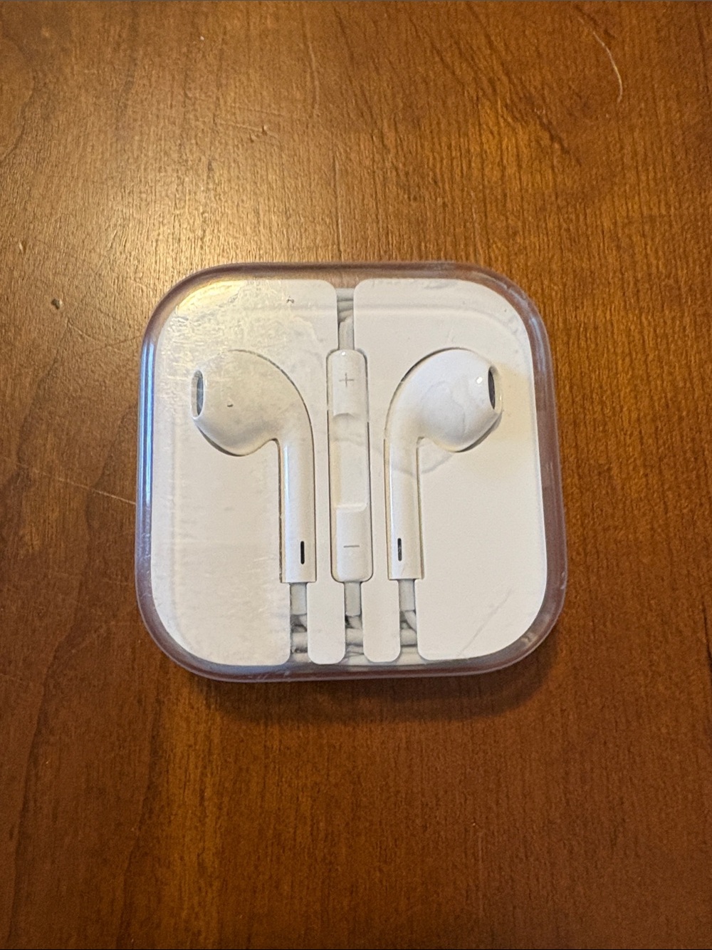 Apple White Wired Earbuds with Inline Remote and Microphone. New in unopened box